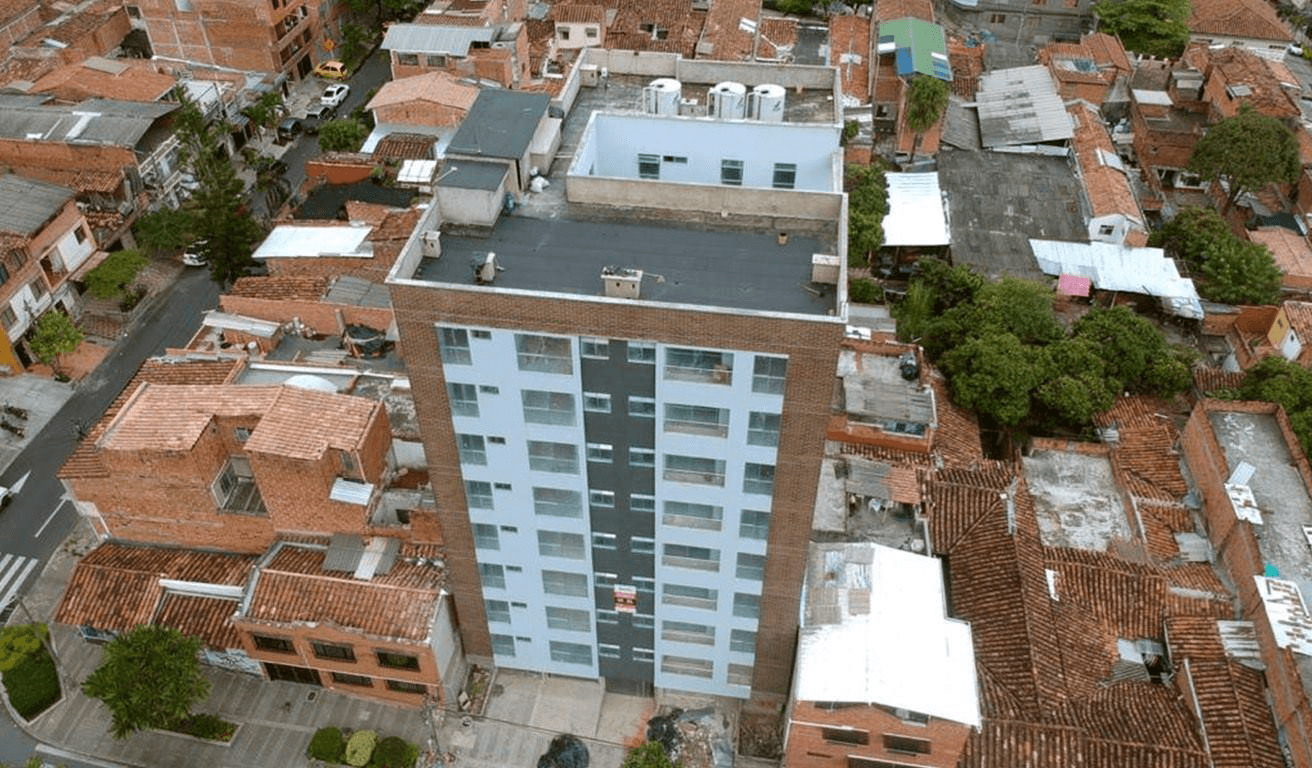 Edificio Berlín - Vista aérea del edificio residencial en Barrio Buenos Aires, Medellín