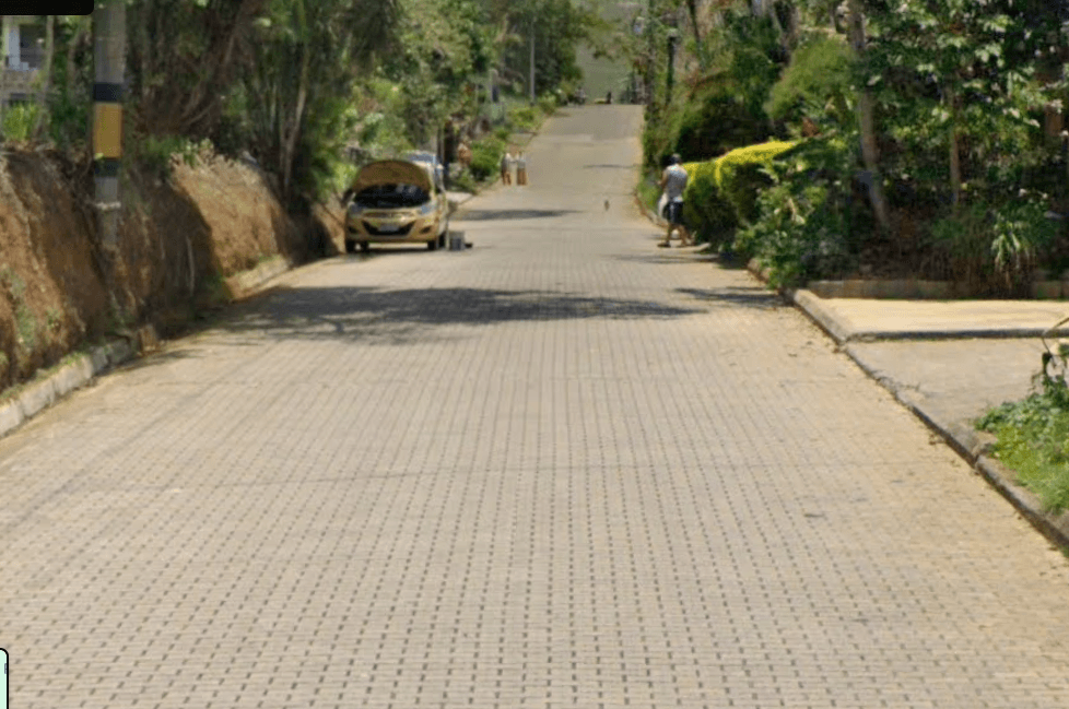 Pavimentación articulada terminada en la vía El Campamento, Frontino